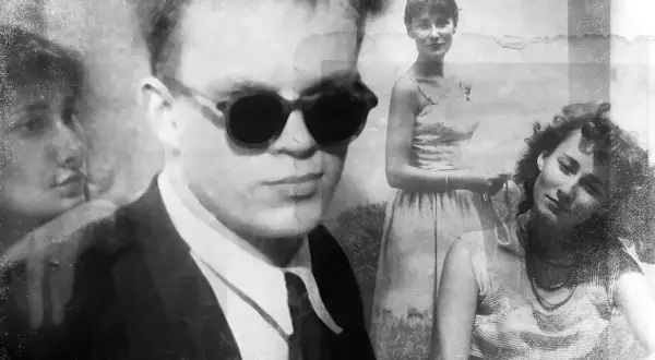 Człowiek w okularach, dwie kobiety. Obraz jak z wiersza o tym, czym jest miłość, pełen nostalgii i tajemnic.