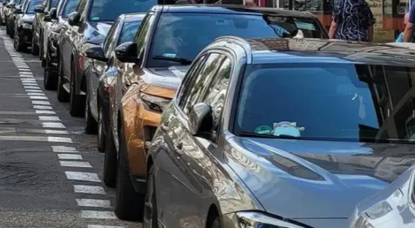 Kołobrzeg: Darmowe parkingi i strategie na sezon. Nie płać!
