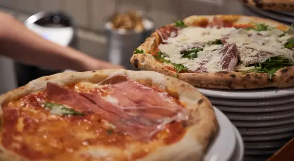 Kiedy jest dzień pizzy? Poznaj daty i tradycje na całym świecie