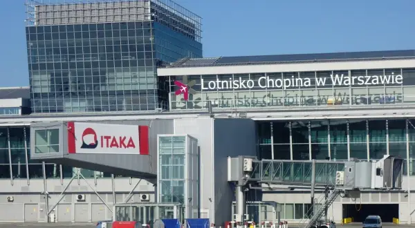 Jak dojechać do hotelu Airport Okęcie - najlepsze opcje transportu