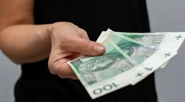 Czy rodzinie zastępczej przysługuje zasiłek rodzinny? Sprawdź, co warto wiedzieć