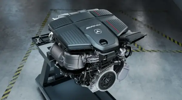 Potente motor 6 cilindros AMG, listo para la acción.