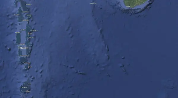 Archipelag Malediwy, gdzie znajdują się malediwy, rozciąga się na Oceanie Indyjskim, na południowy zachód od Sri Lanki.