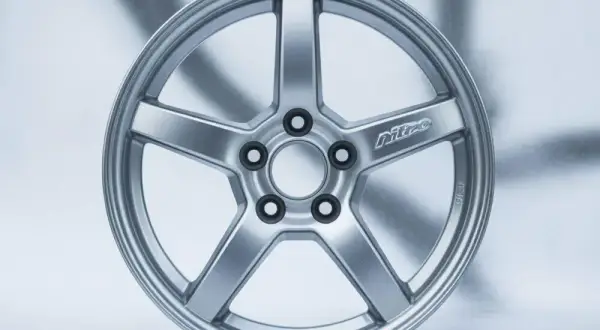 Ile waży felga aluminiowa 16 cali? Waga, wpływ i wybór