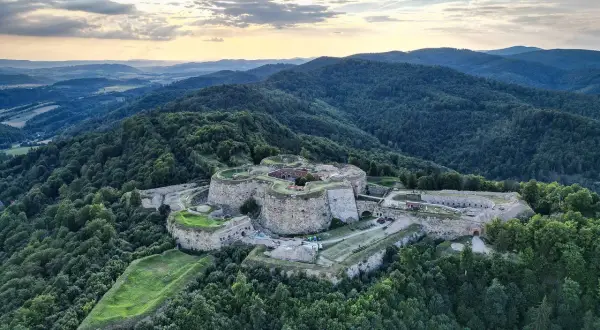 Góry Sowie: Tajemnice, szlaki i Projekt Riese przewodnik