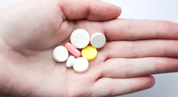 Zapalenie płuc: jakie leki? Antybiotyki, leki bez recepty i błędy leczenia