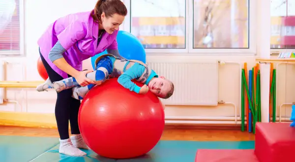 Jak zdobyć certyfikat terapeuty integracji sensorycznej i rozwijać karierę