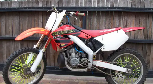 Honda CR 250 ile ma koni? Odkryj moc i osiągi różnych modeli