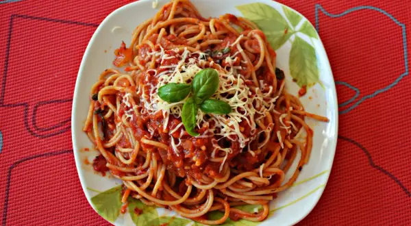Jak przygotować idealny sos do spaghetti napoli w prosty sposób