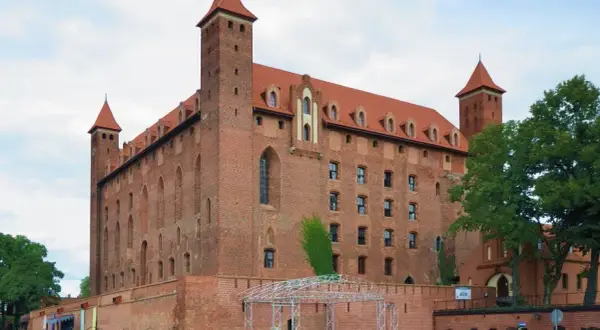Zamek w Gniewie: Fascynująca historia średniowiecznej warowni w Polsce
