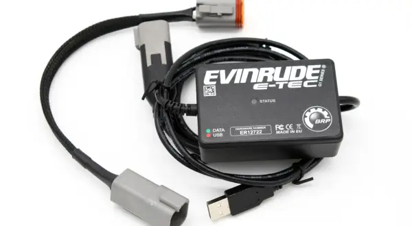 Kit diagnostica Evinrude E-TEC con cavi e connettori. Utile per risolvere eventuali problemi del motore, come quelli dell'Evinrude E-TEC 150.