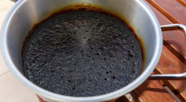 Przypalona zupa mleczna? Uratuj ją i garnek! Babcine sposoby