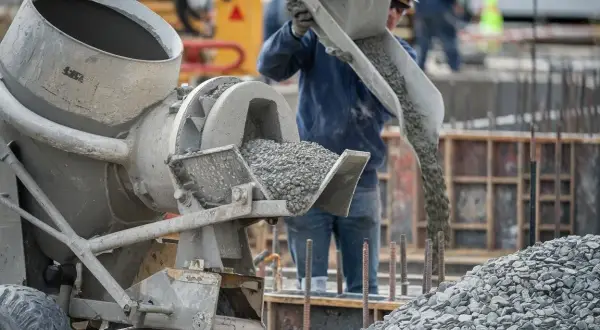 Ile żwiru na m3 betonu B15? Oto kluczowe proporcje do mieszania
