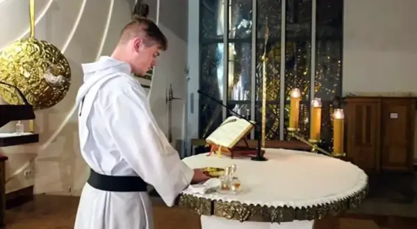 Kto jest patronem ministrantów i dlaczego warto go znać? Historia i znaczenie