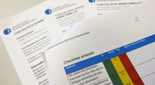 Svenska kyrkans arbetsgivarorganisation har en omorganisation checklista för att systematiskt arbeta med arbetsmiljö och arbetstid.