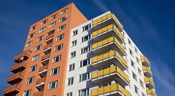 Głośny remont w bloku do której godziny? Poznaj zasady i ograniczenia