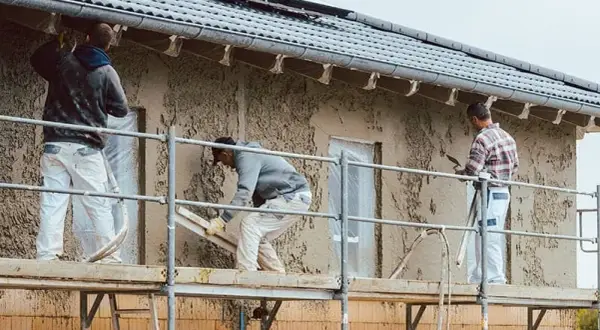 Ile farby na elewacje? Oblicz dokładną ilość i uniknij błędów