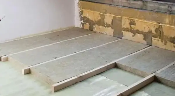 Ocieplenie stropu: Najtańsze materiały i DIY. Obniż rachunki!