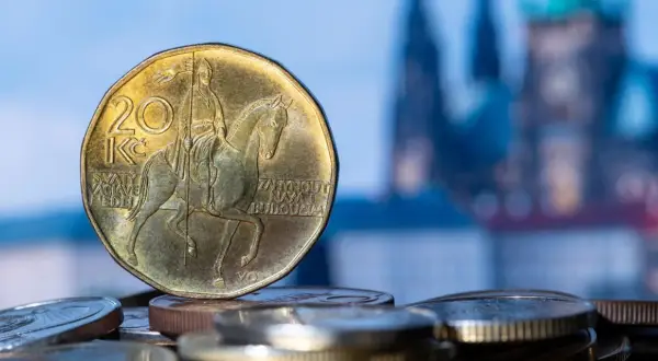 Czeska moneta 20 koron z wizerunkiem św. Wacława. Zastanawiasz się, ile kosztuje jedzenie w Czechach?