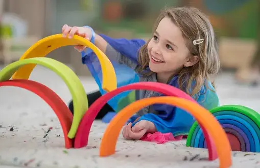 Integracja sensoryczna do jakiego wieku? Kluczowe informacje dla rodziców