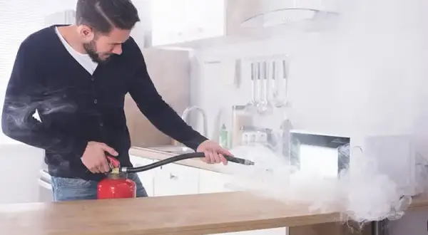 Jaką gaśnicę do elektryki wybrać, by uniknąć niebezpieczeństwa?