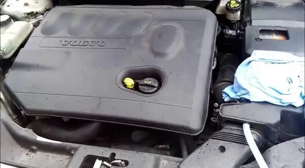 Volvo V50 DPF: Gdzie ukryto zbiornik płynu? Znajdź go sam!