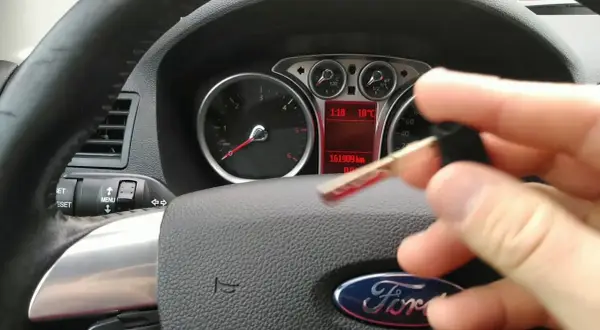 Jak otworzyć kluczyk Ford: proste kroki, aby uniknąć problemów