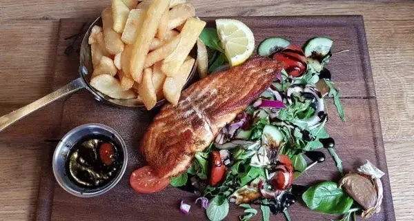 Gdzie zjeść w Łomży? Przewodnik po najlepszych restauracjach na każdą okazję