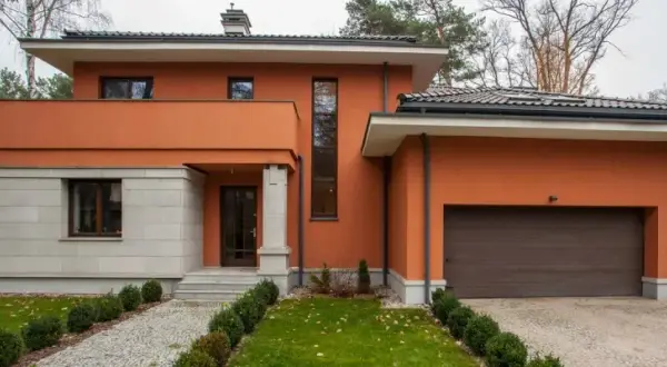 Ile farby na elewacje? Oblicz dokładnie i uniknij strat materiału