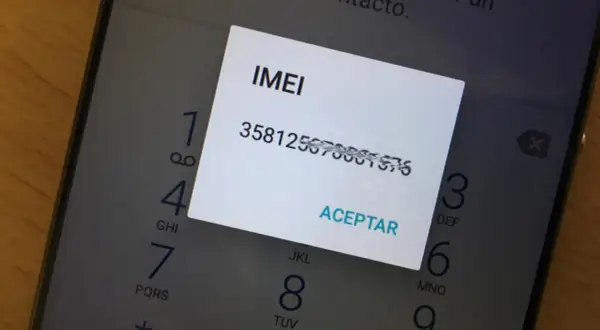 Ventana emergente muestra el código IMEI de un teléfono.