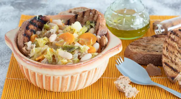 Minestra di Pane Veloce: Ricetta Pronta in 30 Minuti | Segreti Anti-Spreco