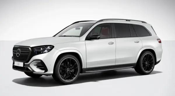 Biały Mercedes GLS 2025 z czarnymi felgami i czerwonym wnętrzem, gotowy na każdą podróż.