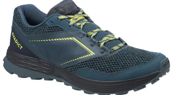 Chaussure de trail running Evadict marque, bleu marine avec lacets et détails jaune vif, prête pour l'aventure.