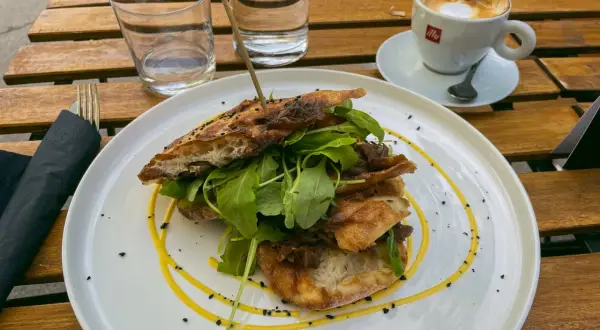 Gdzie zjeść w Lublanie? Najlepsze restauracje i ukryte skarby