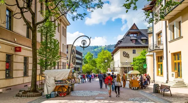 Zakopane Krupówki: Atrakcje, jedzenie, parking. Planuj wizytę!