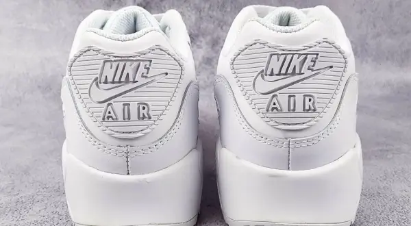 Oryginalna bluza Nike: Jak rozpoznać podróbkę? Kod SKU prawdę powie