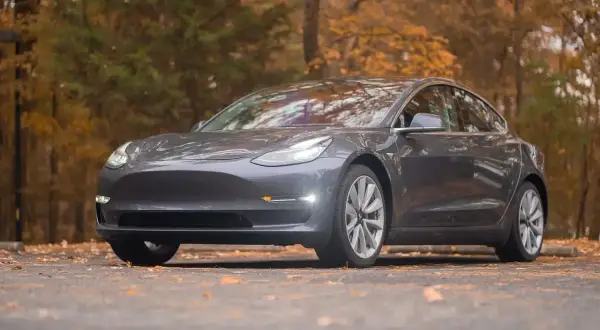 Ile tesla ma zasięgu? Odkryj prawdziwe możliwości na jednym ładowaniu