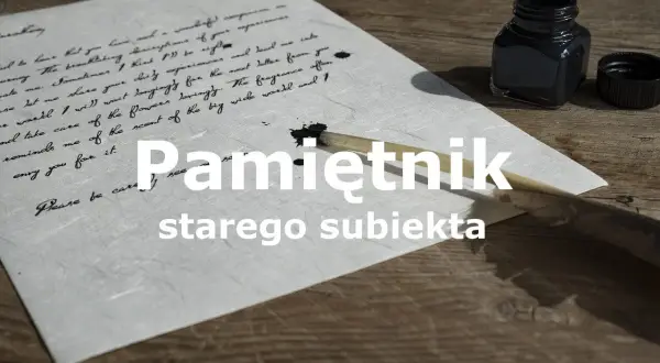 Pamiętnik starego subiekta. Pióro zanurzone w kałamarzu, list na papierze, jakby pisany wieki temu.