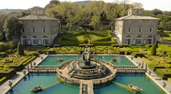 Giardini rinascimentali con fontane e labirinti di siepi a Bagnaia, Viterbo.
