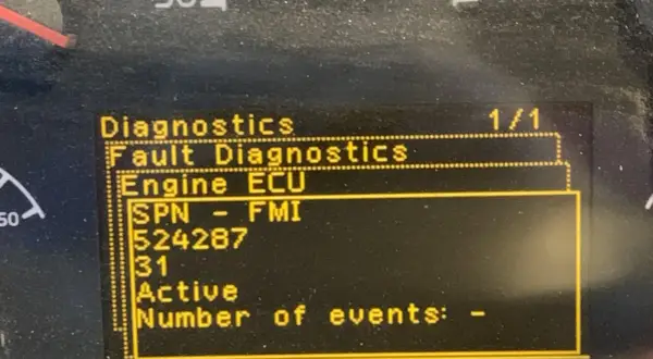Motorfordonsinstrument visar feldiagnostik för motorns ECU. SPN 524287, FMI 31, aktivt. Kan indikera problem med tryckgivare partikelfilter.