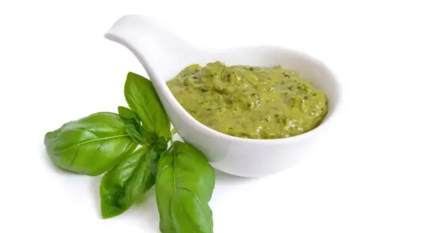 Pesto: Odkryj sekrety, rodzaje i wszechstronność w kuchni