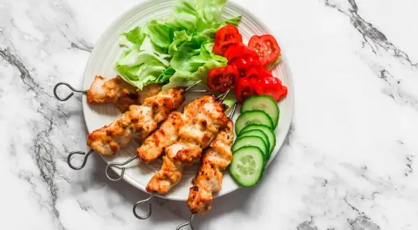 Domowy kebab: przepis na soczyste mięso krok po kroku