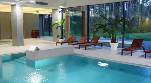 Zobacz zdjęcia hotelu skansen conference & spa i wybierz idealne miejsce na relaks