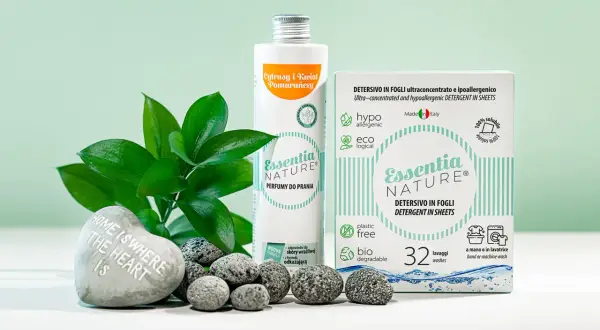 Ekologiczne płatki do prania Essentia Nature, które ułatwiają jak prac ręcznie. Zestaw z perfumami do prania.