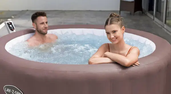 Lay-Z-Spa: Jak mieć luksusowe jacuzzi w ogrodzie przez rok?