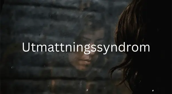 En person ser sig i spegeln, texten "Utmattningssyndrom" syns. Bilden kan illustrera utmattningssyndrom faser.