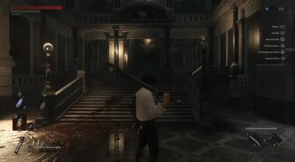 Mroczna klatka schodowa, krew na posadzce, postać z mieczem. Klimat jak w Bloodborne na Xbox.