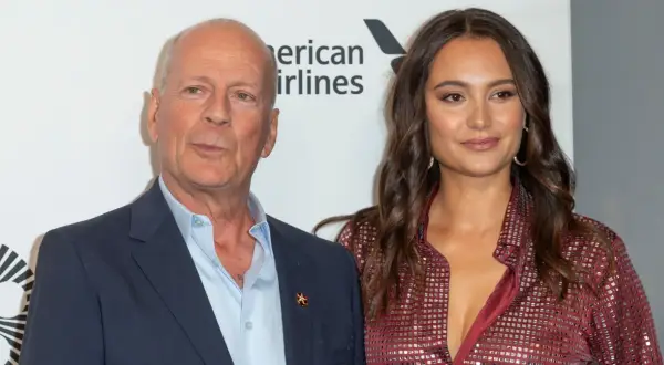 Bruce Willis z żoną. Aktor, u którego zdiagnozowano chorobę, wygląda na spokojnego.