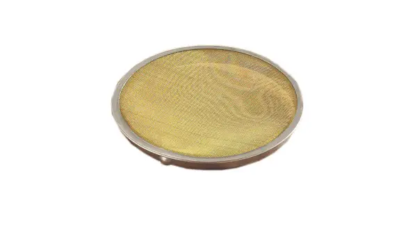 Filtre métallique rond, idéal pour savoir comment filtrer de la peinture.