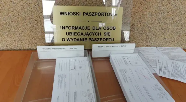 Wnioski paszportowe dla dzieci i dorosłych czekają na wypełnienie. Informacje o wydaniu paszportu.